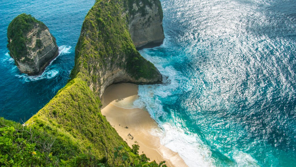 Manta Bay or Kelingking Beach on Nusa Penida Island, Bali, Indonesia